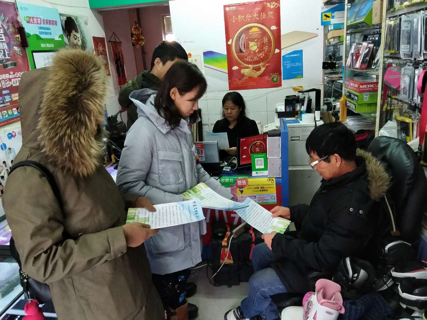 志愿行共创文明城——世纪新城社区党委联合城建学院志愿者开展创城宣传活动