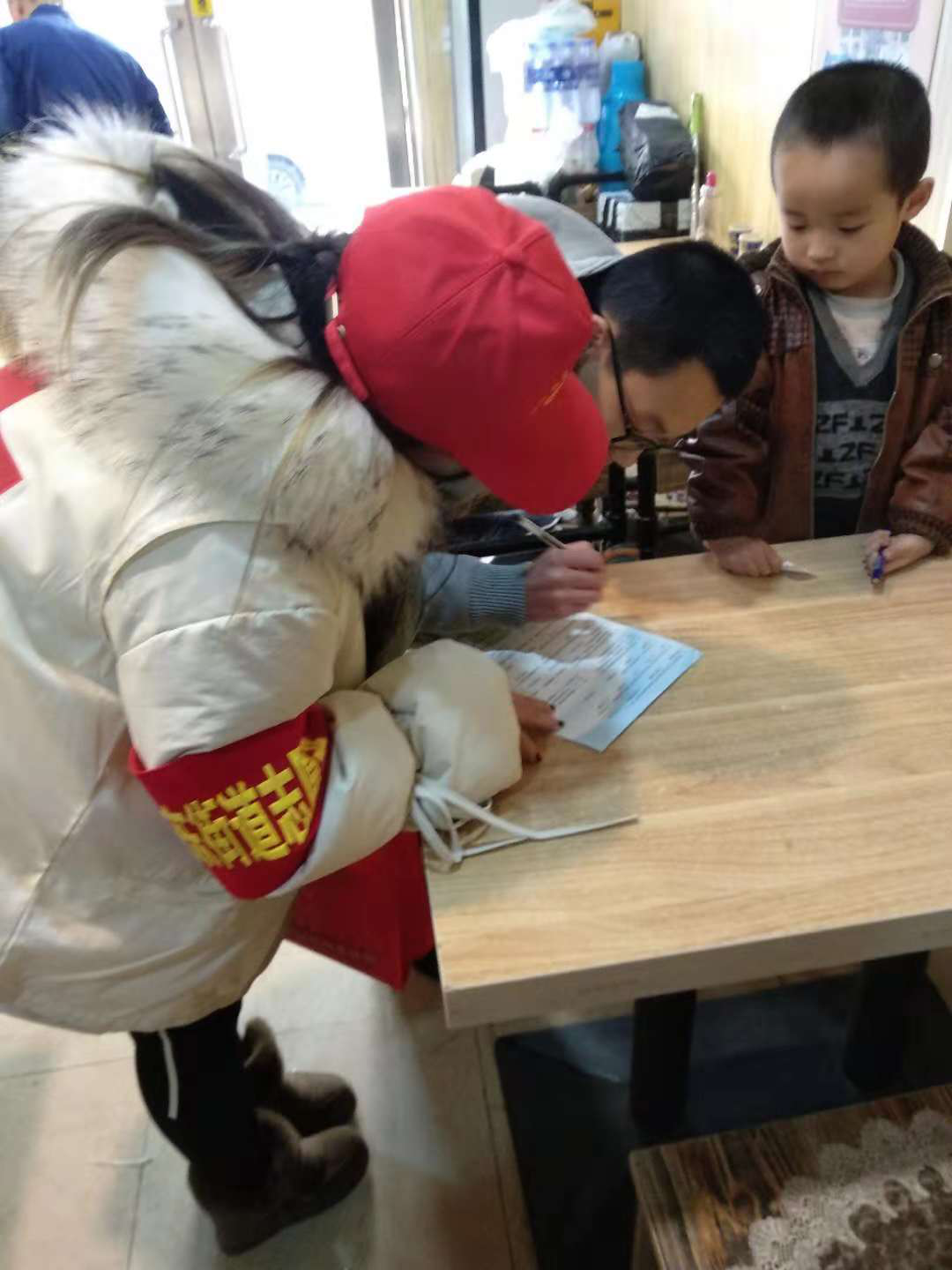 浑河堡社区联合辽宁中医药大学杏林学院开展创建全国文明城市宣传活动