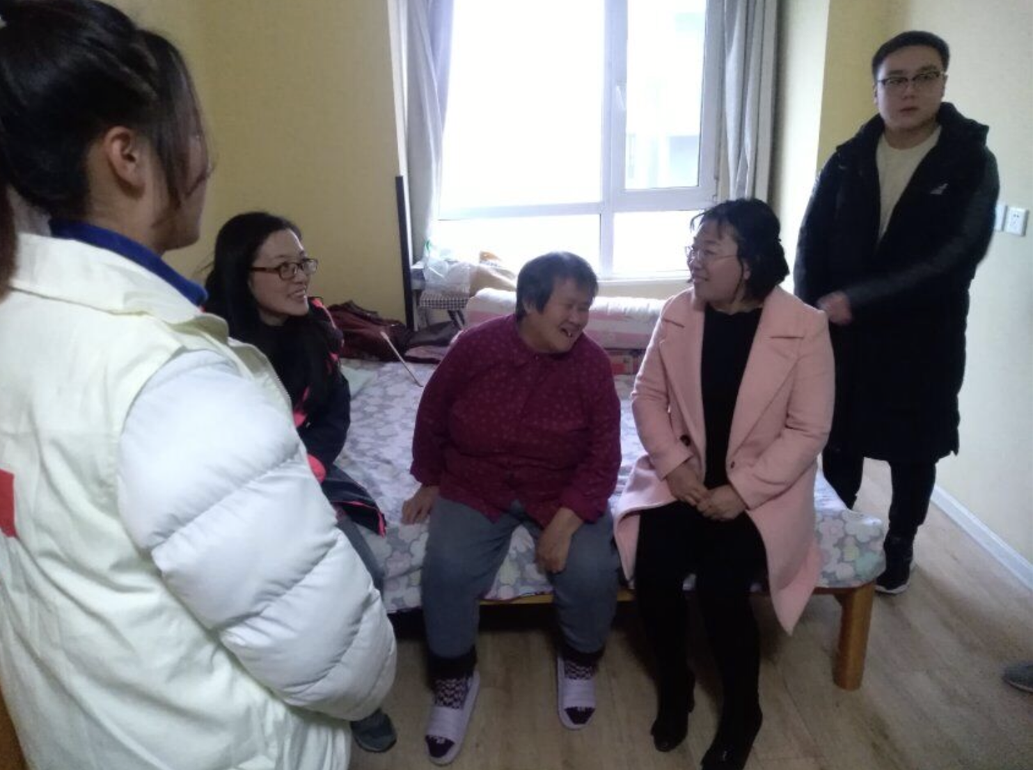 五三街道优品天地社区党支部与共建单位沈阳理工大学理学院的大学生志愿者开...