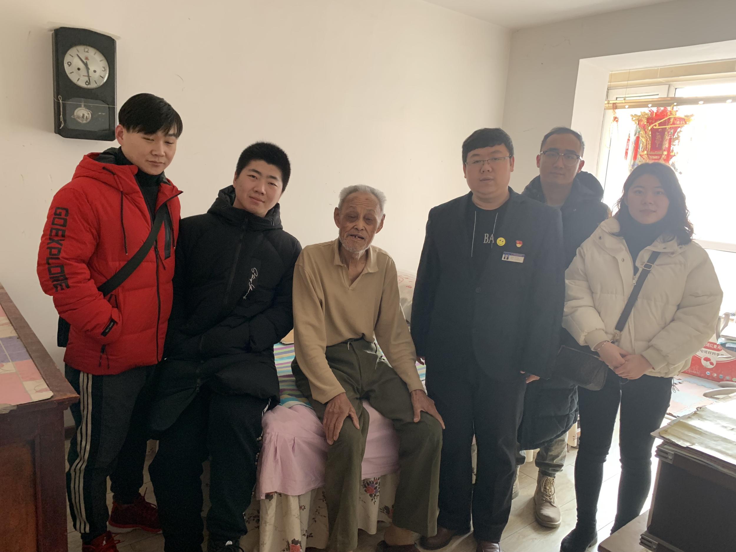 文华苑社区志愿者慰问特殊群体活动