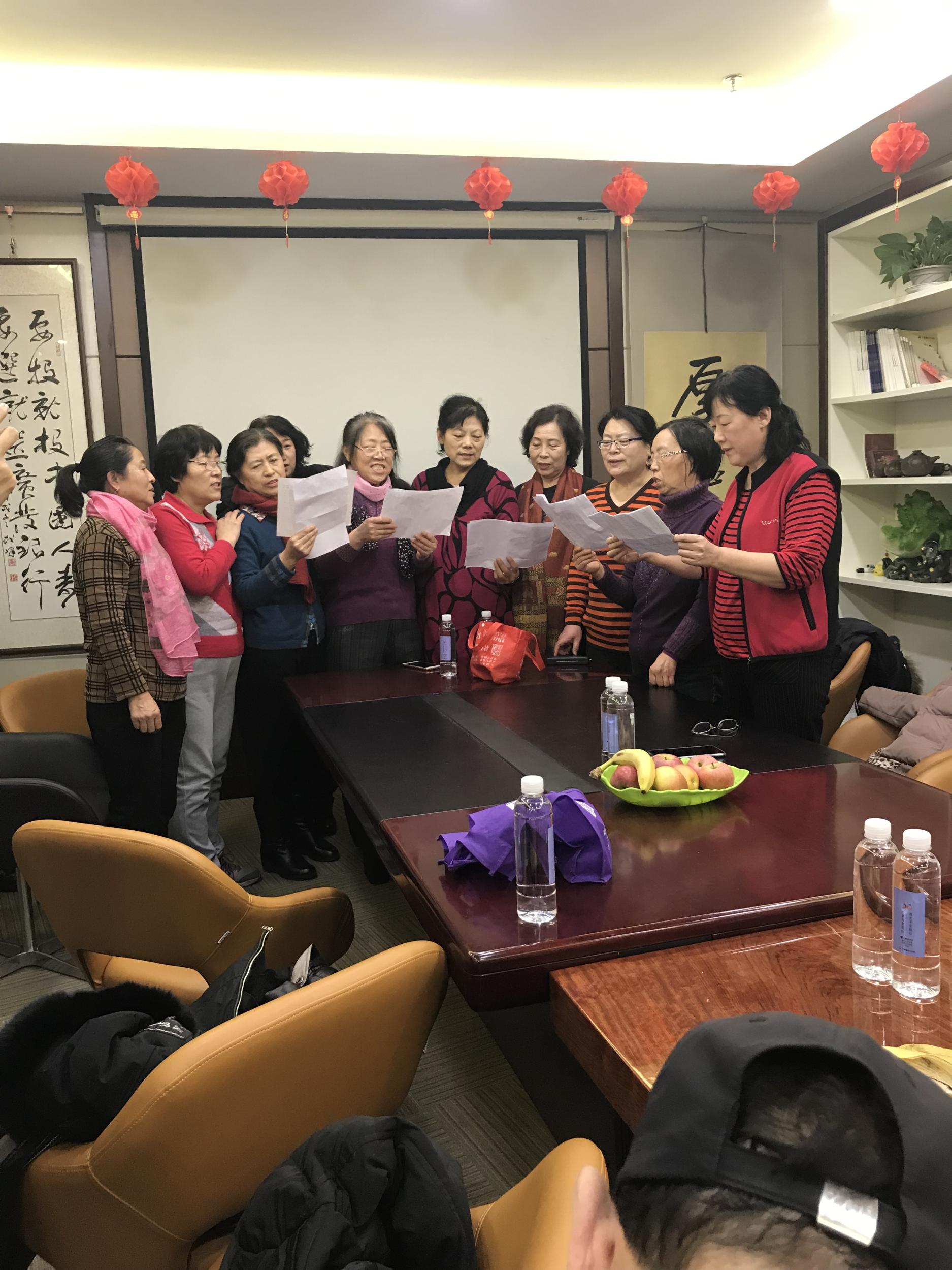 五三街道沿海社区“情暖新联齐聚一堂”退休茶话会