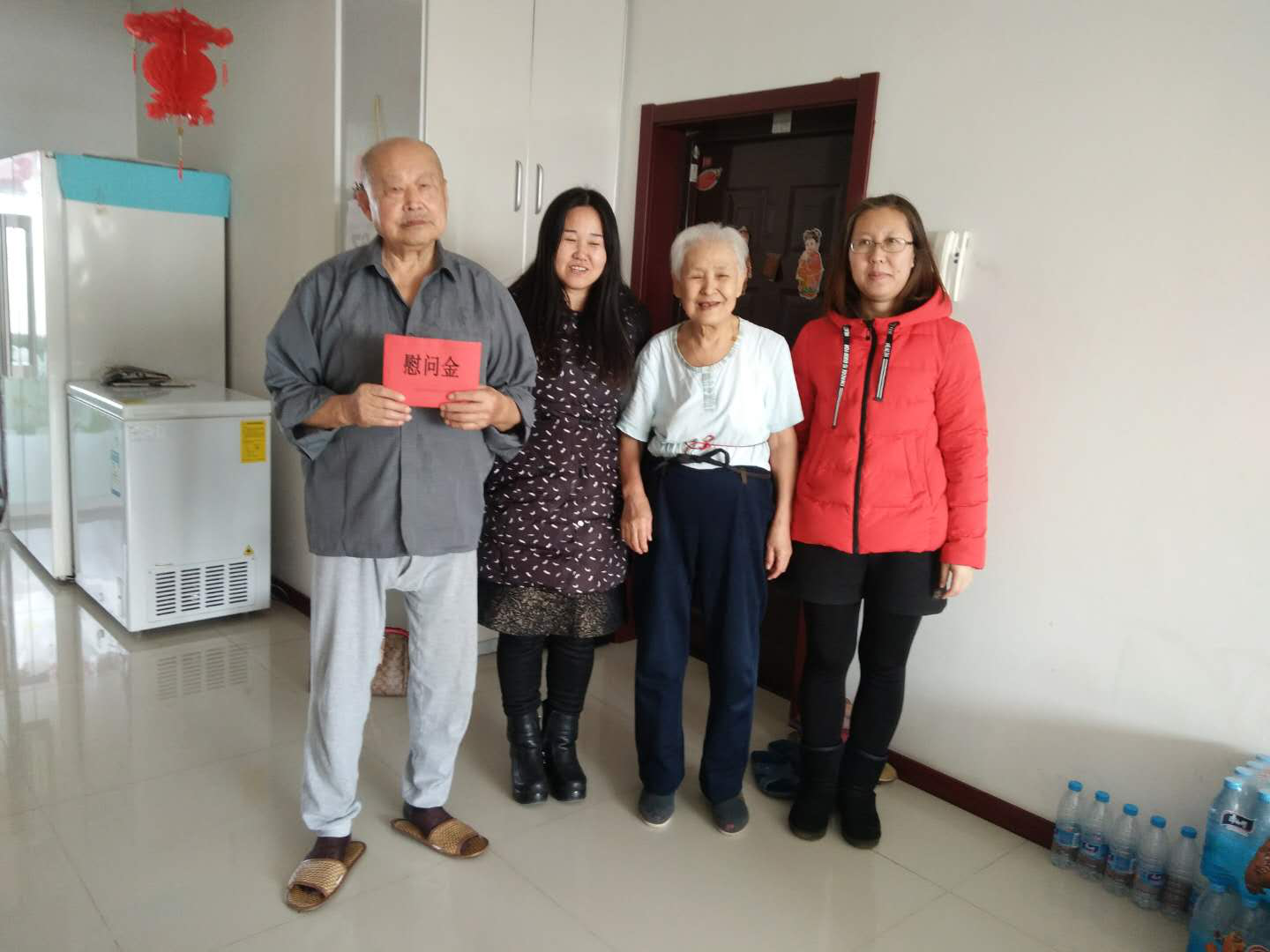 新春送关怀，走访慰问社区老党员