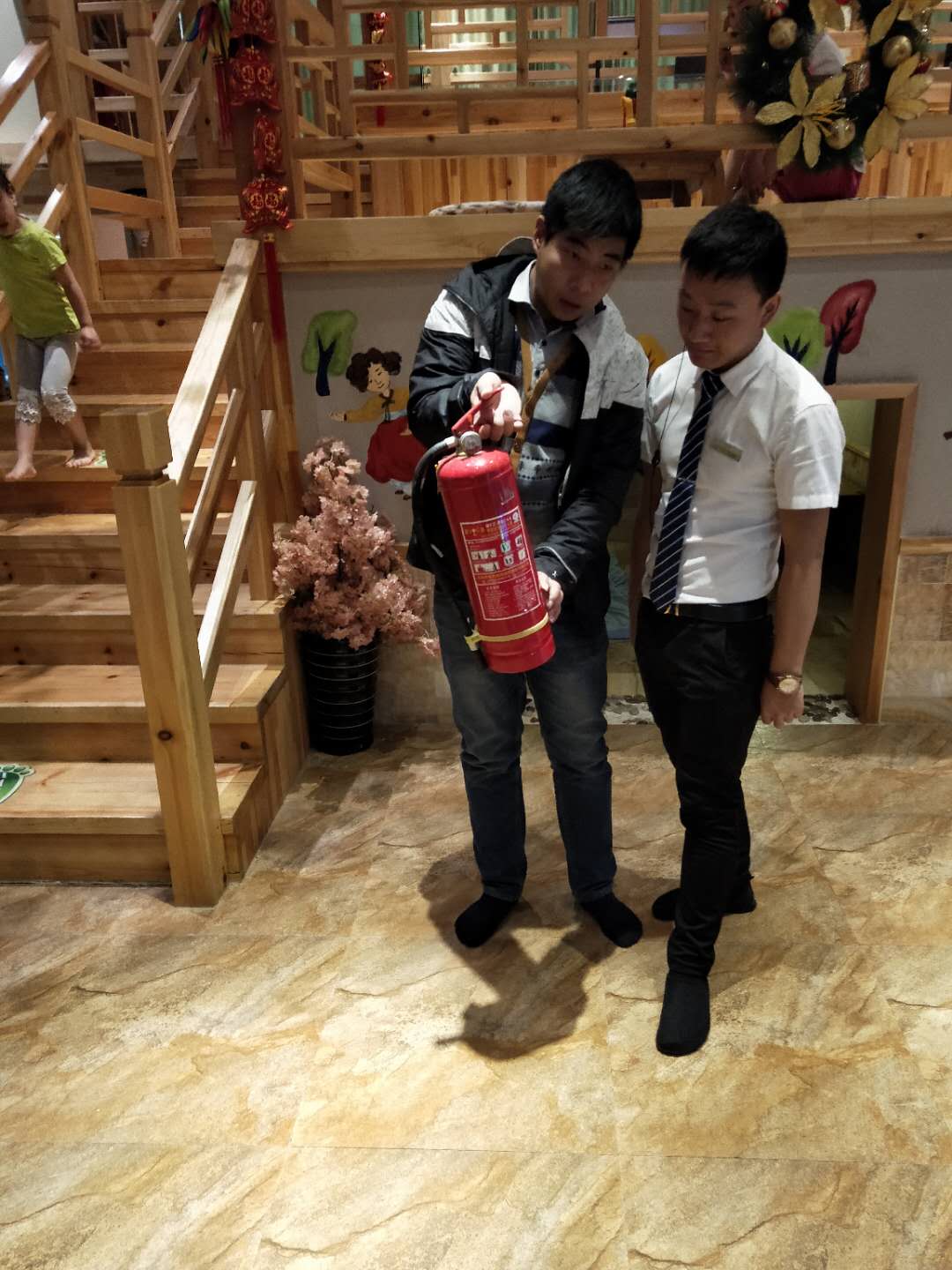 文华苑社区开展春节安全大检查