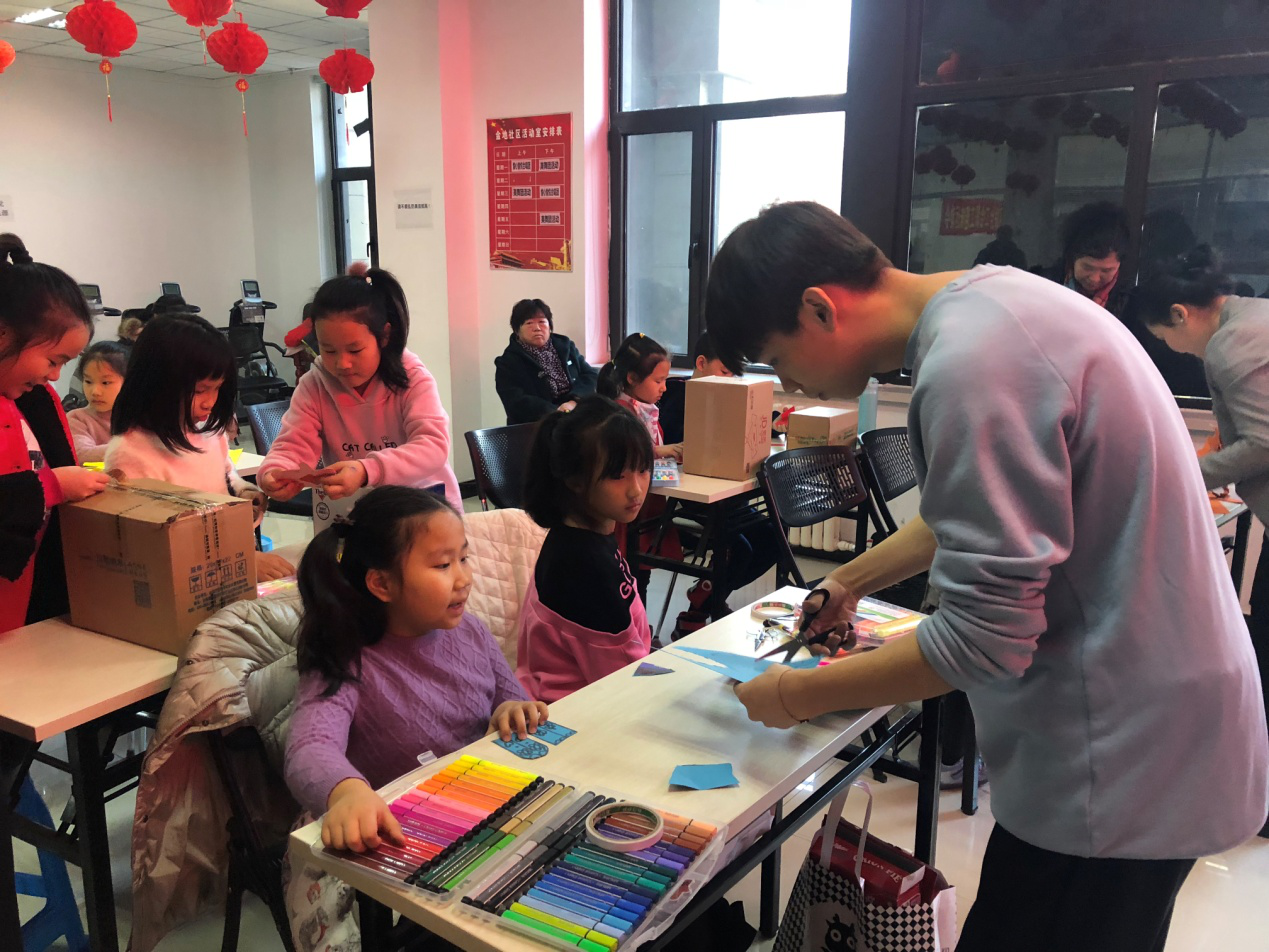 金地社区开展假期小学生美术课程结课仪式