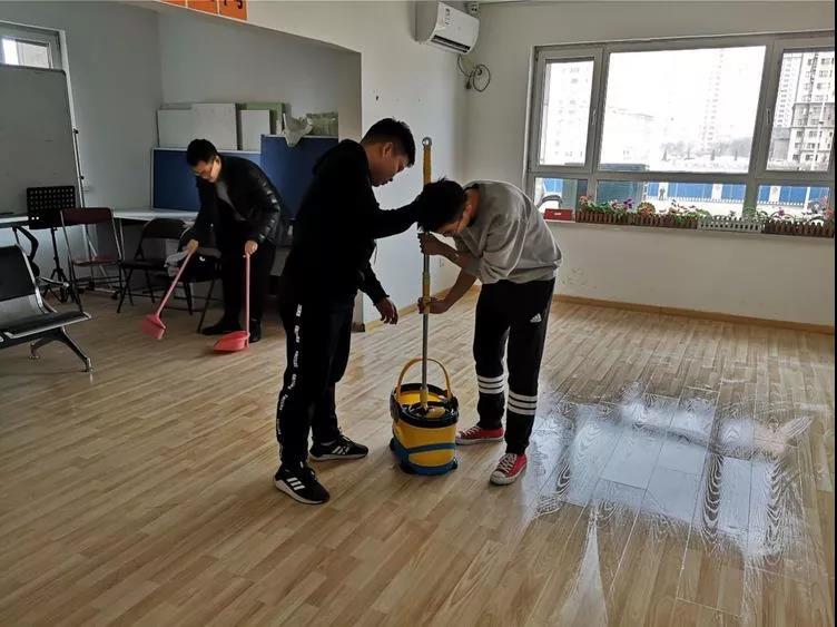 丽景社区开展“3.5”学雷锋日志愿服务活动