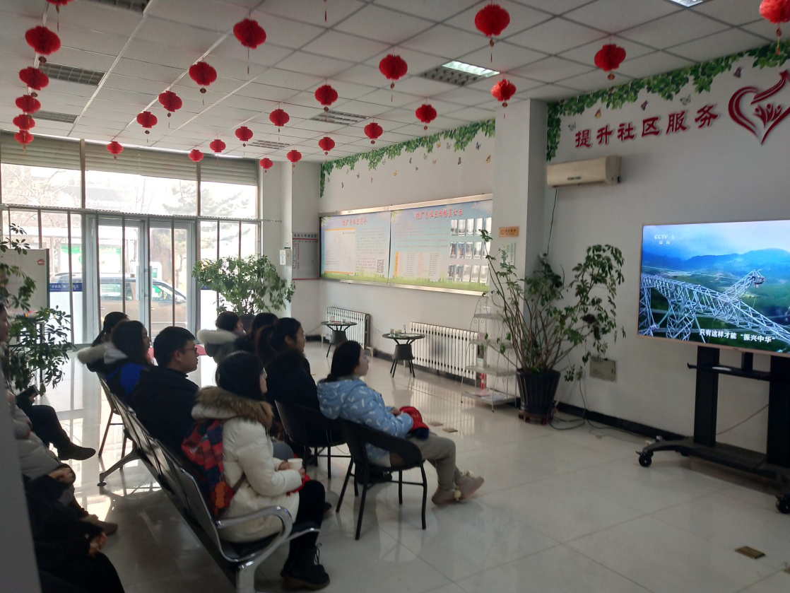 东北大学第二批志愿服务团队到糖厂子社区开展“发扬雷锋精神，青春建功新时...