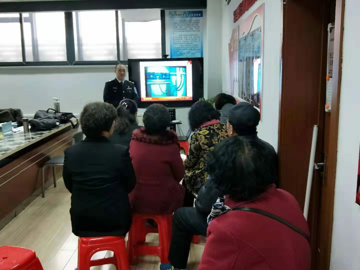 生命至上安全发展——五三街道万科新里程社区举办消防知识宣传讲座