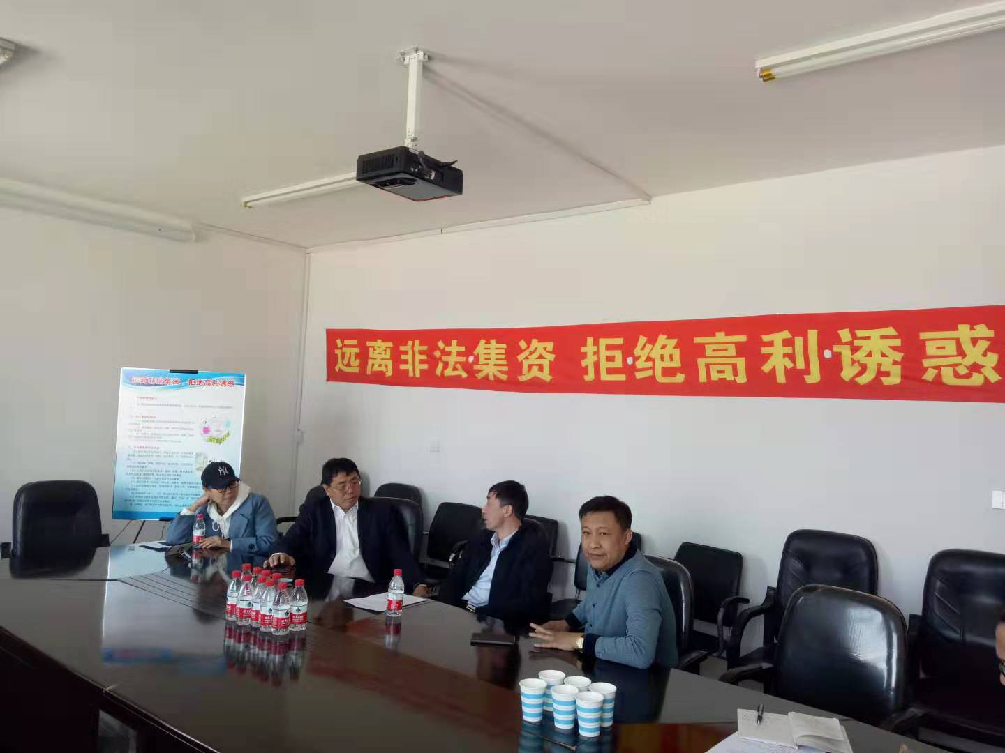 区处非办佟强同志到望滨街道检查防范和处置非法集资工作