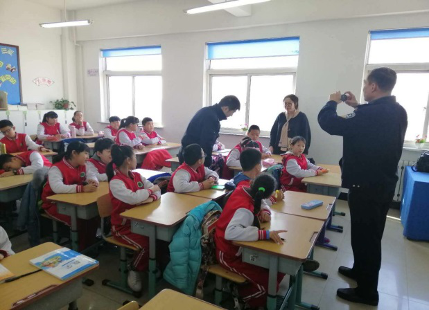 高坎小学开展“筑铁路和谐，记安全于心”铁路安全宣教活动