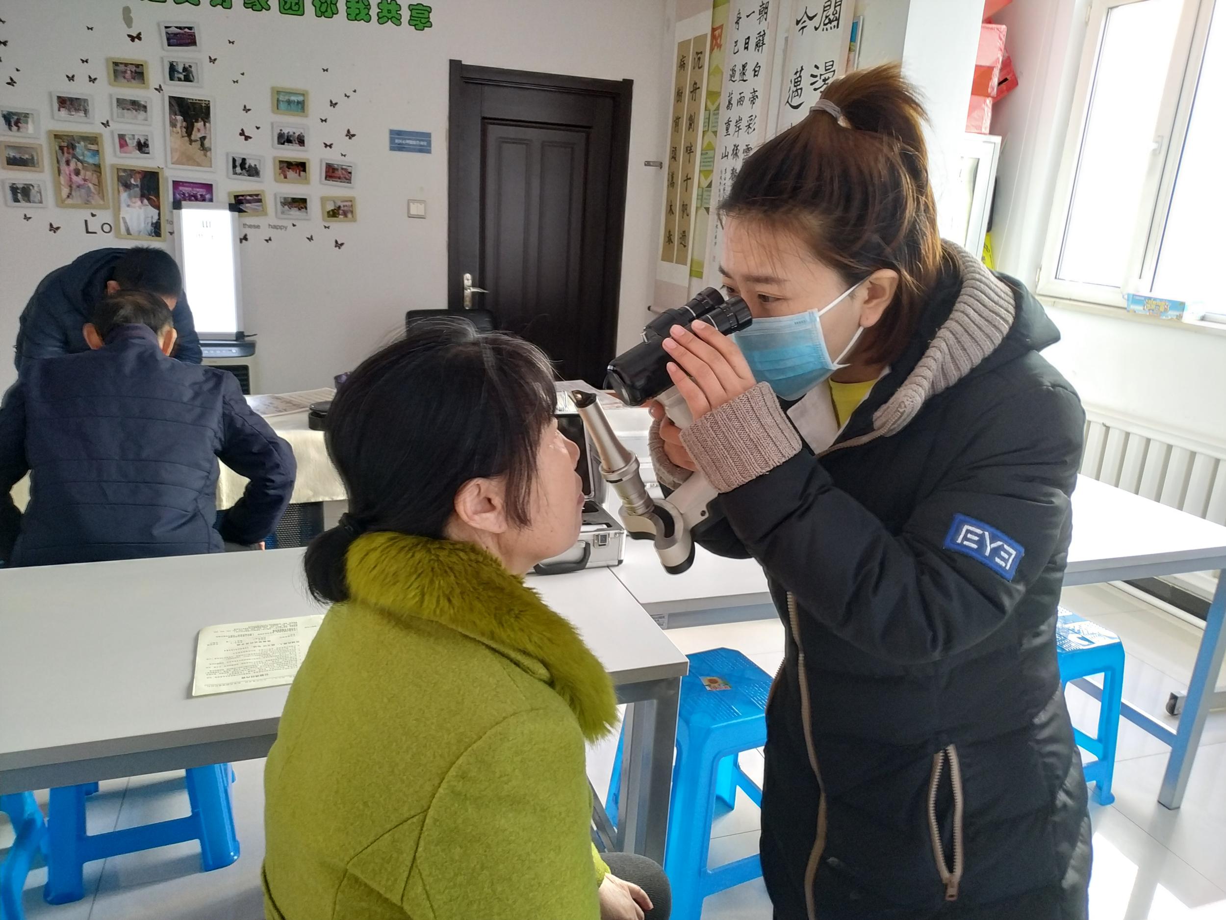 健康用眼 明亮心灵——五三街道沿海社区开展“爱尔眼科白内障筛查”活动