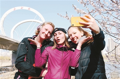 外国友人爱浑河 爱沈城