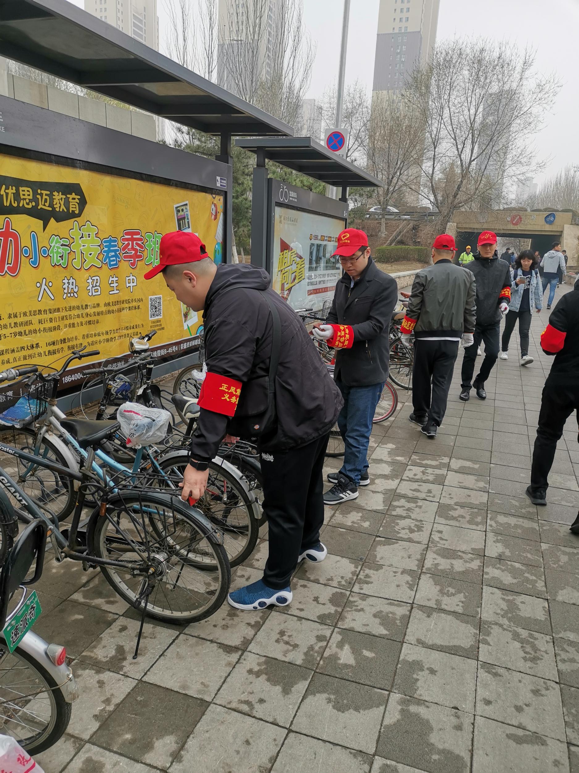 “优化环境作表率、推动振兴当先锋”——沿海社区开展共产党员社区奉献日活动