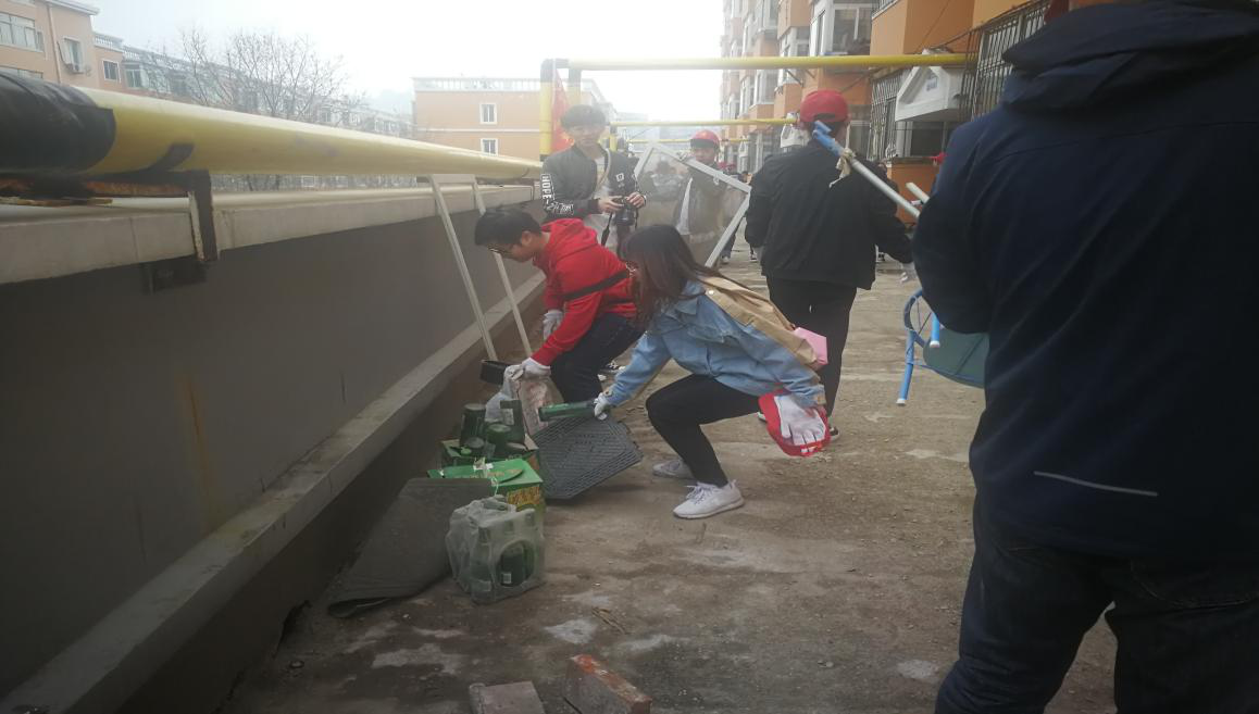 沈阳城建学院第二批志愿服务团队走进新塔社区开展“优化环境作表率推动振兴...