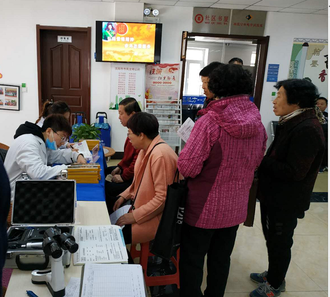 在水一方社区党委举办学雷锋义诊服务大集活动