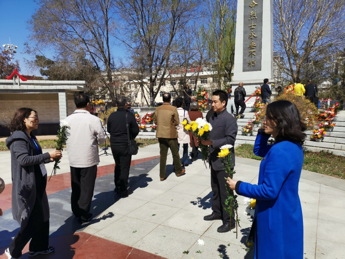 慎终追远，缅怀先烈