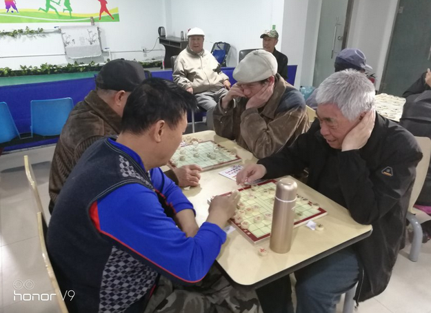 在水一方社区举办欢度劳动节象棋比赛