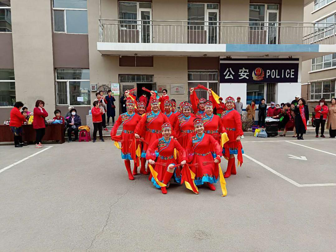 高坎街道河西社区组织“和谐共建庆五一”文艺汇演