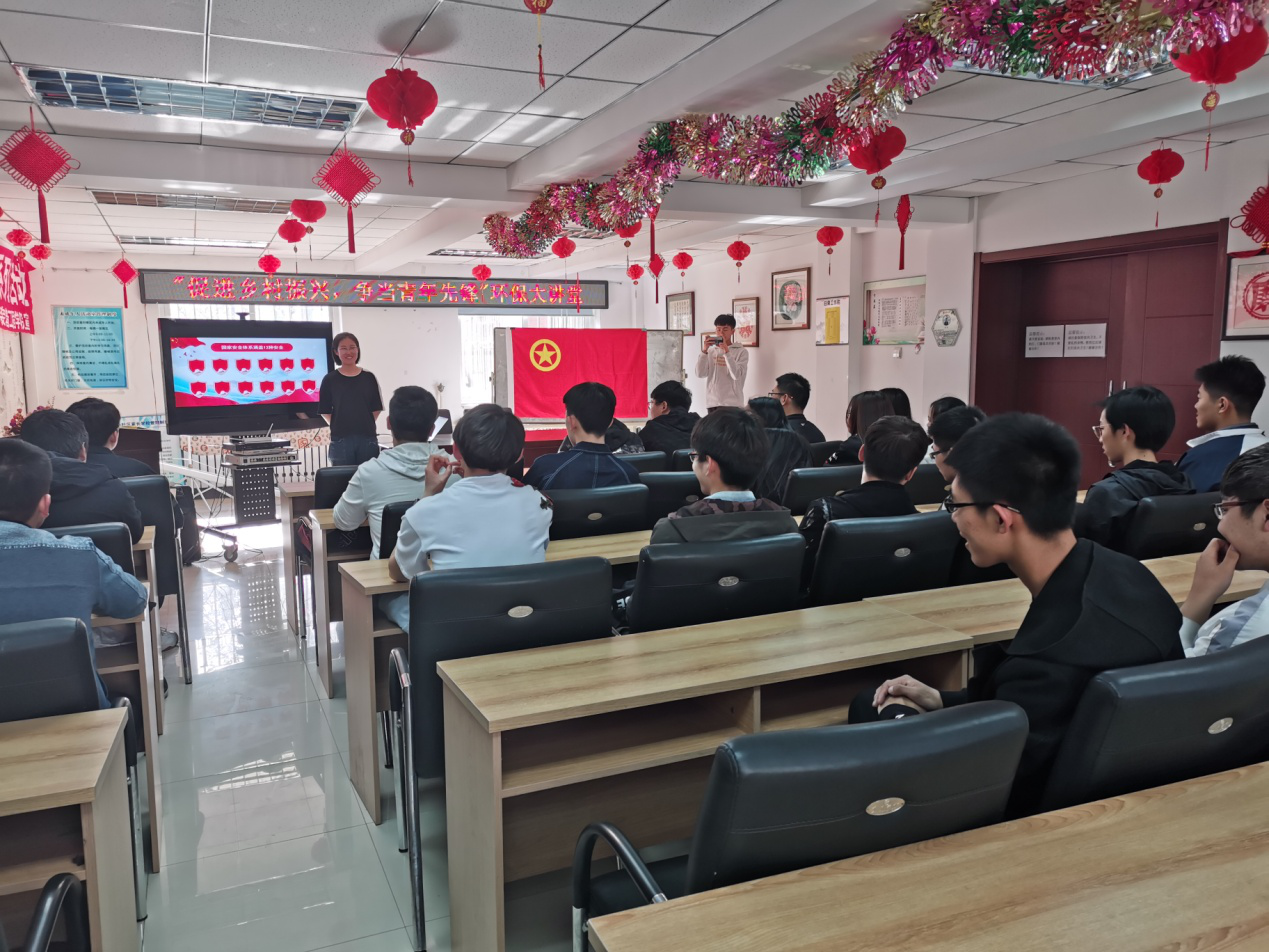 五三街道嘉华社区团支部开展“清洁农村人居环境青春助力乡村振兴”主题环保...