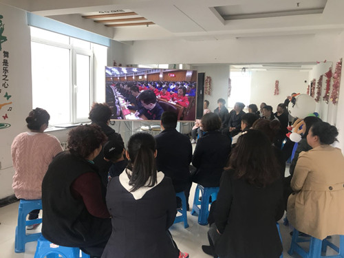 文华苑社区组织团员及团干部观看纪念五四运动100周年大会直播活动纪实