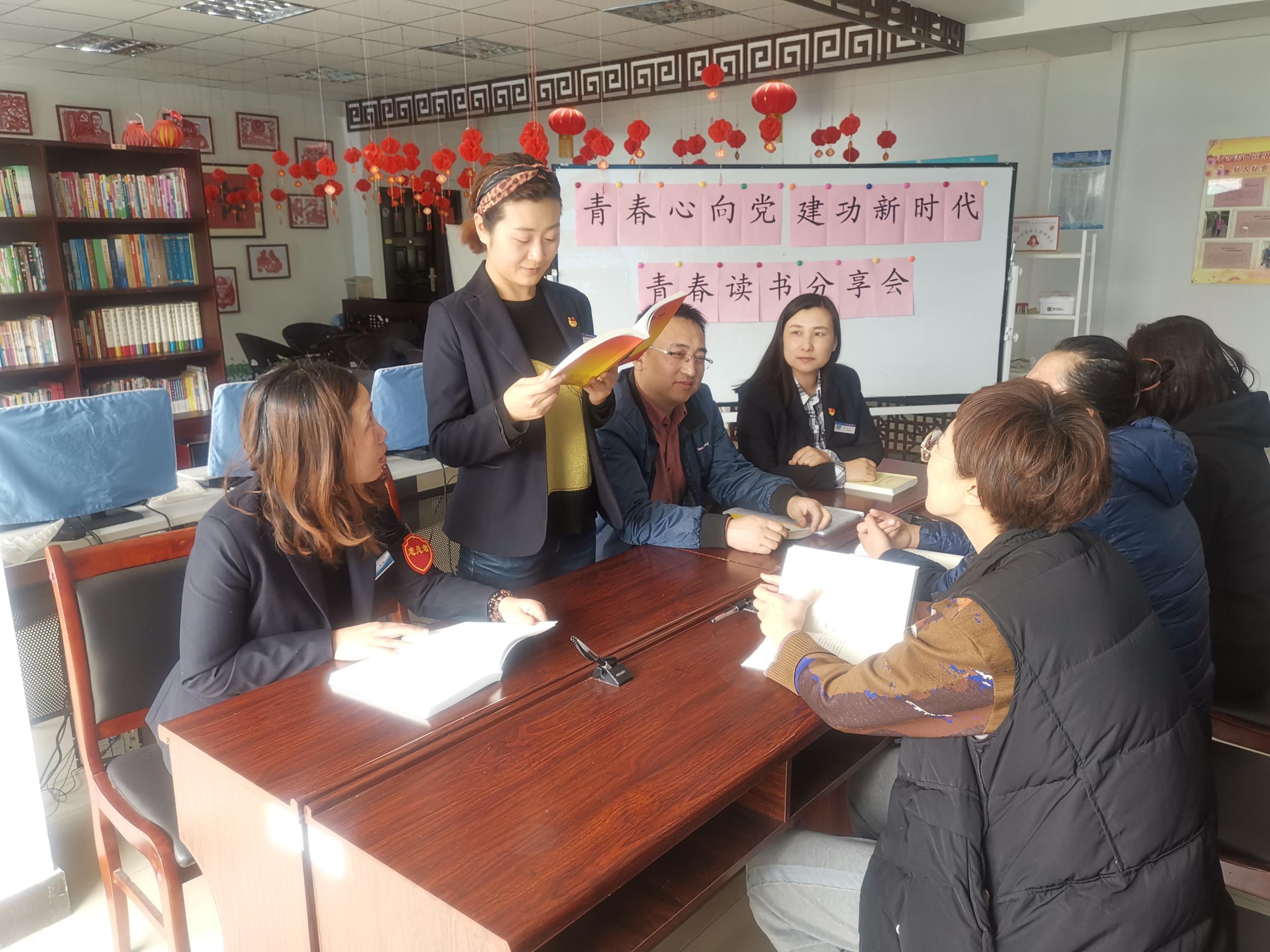 富都丽景社区团支部开展纪念五四运动100周年暨“青春心向党建功新时代”青...