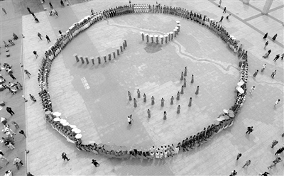 “微笑有力量”主题活动在浑河畔的奥林匹克公园举行