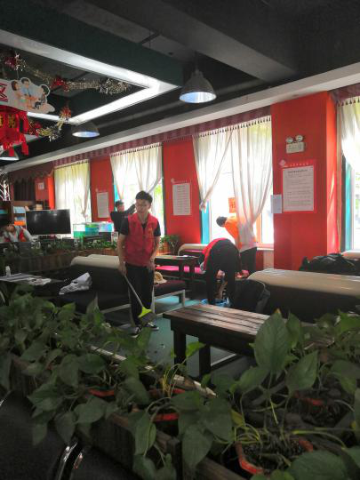 营城子街道香湾社区团支部开展“清洁人居环境青春助力乡村振兴”志愿服务进...