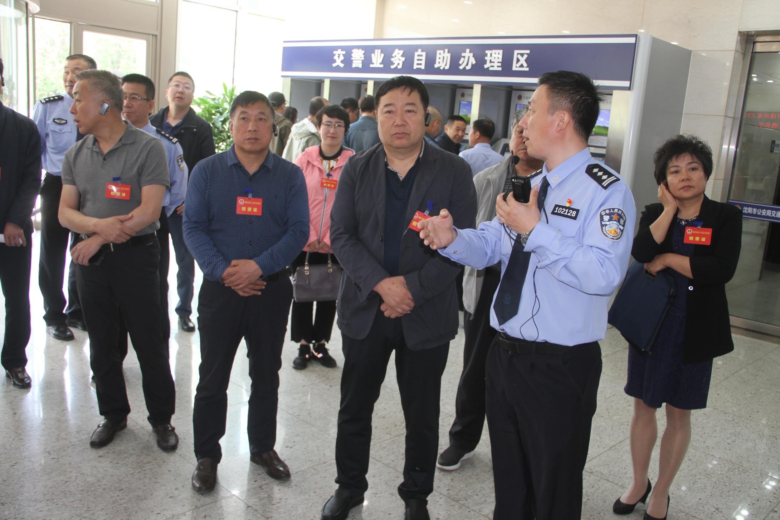 区人大常委会主任金光熙视察道路交通管理工作