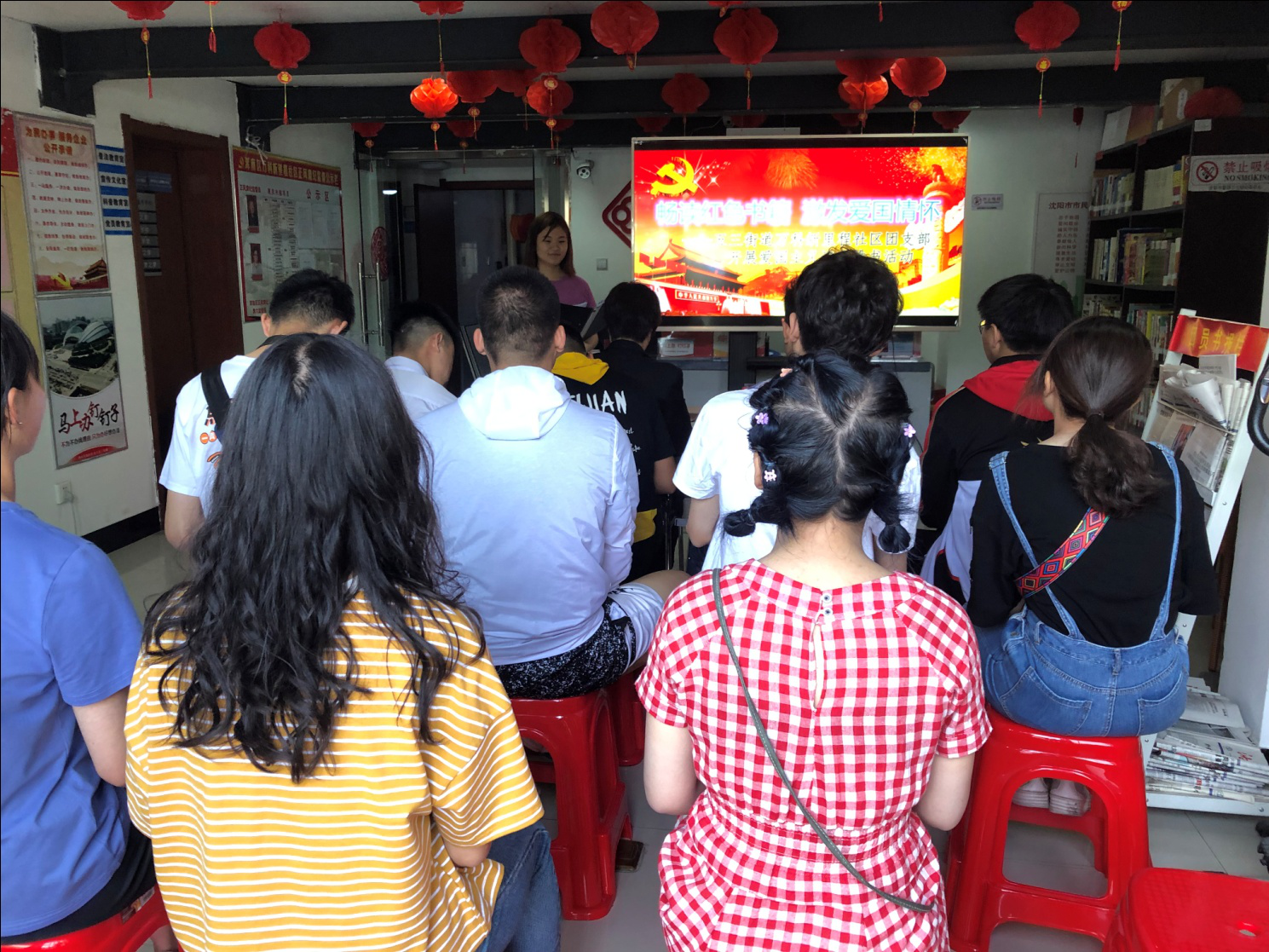 畅读红色书籍 激发爱国情怀——五三街道万科新里程社区团支部联合建筑大学...