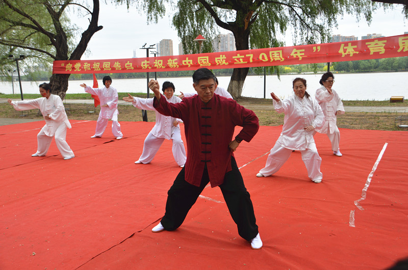 慧缘社区举办“向党和祖国告白庆祝新中国成立70周年”体育展演活动