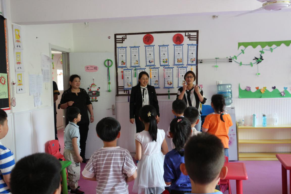 浑南区五三街道周长梅书记到辖区幼儿园及看护点走访调研