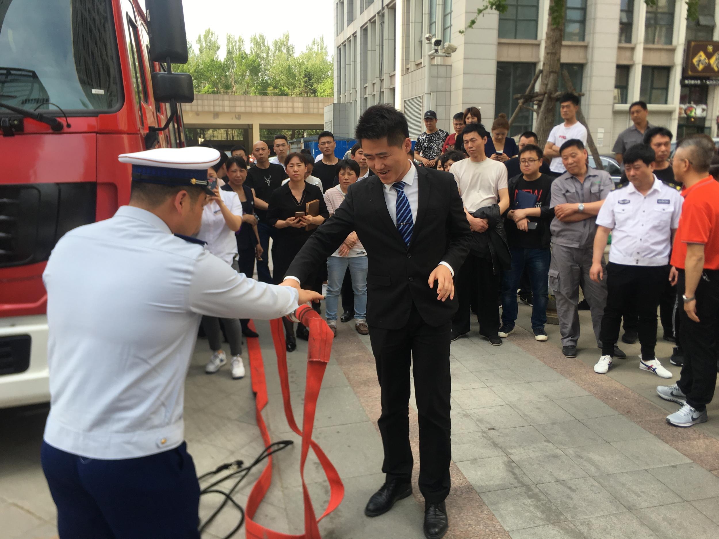 五三街道金水花城社区联合绿城物业开展消防培训和消防演练