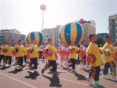 浑南二校运动会“万物启蒙” 探究主题式运动培养爱国情