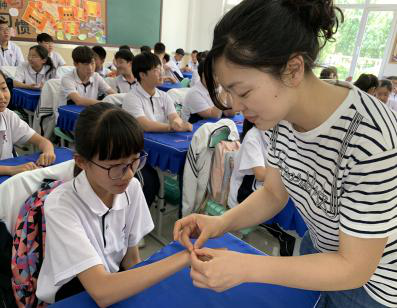 浑南三中开展“情系五色丝绒，靓丽七彩人生”端午节主题系列活动