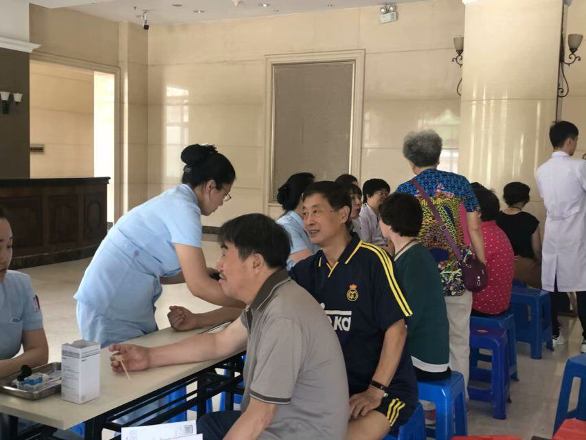 仁心仁术进社区为老服务家门口——五三街道慧缘社区联合北部战区总院浑南院...