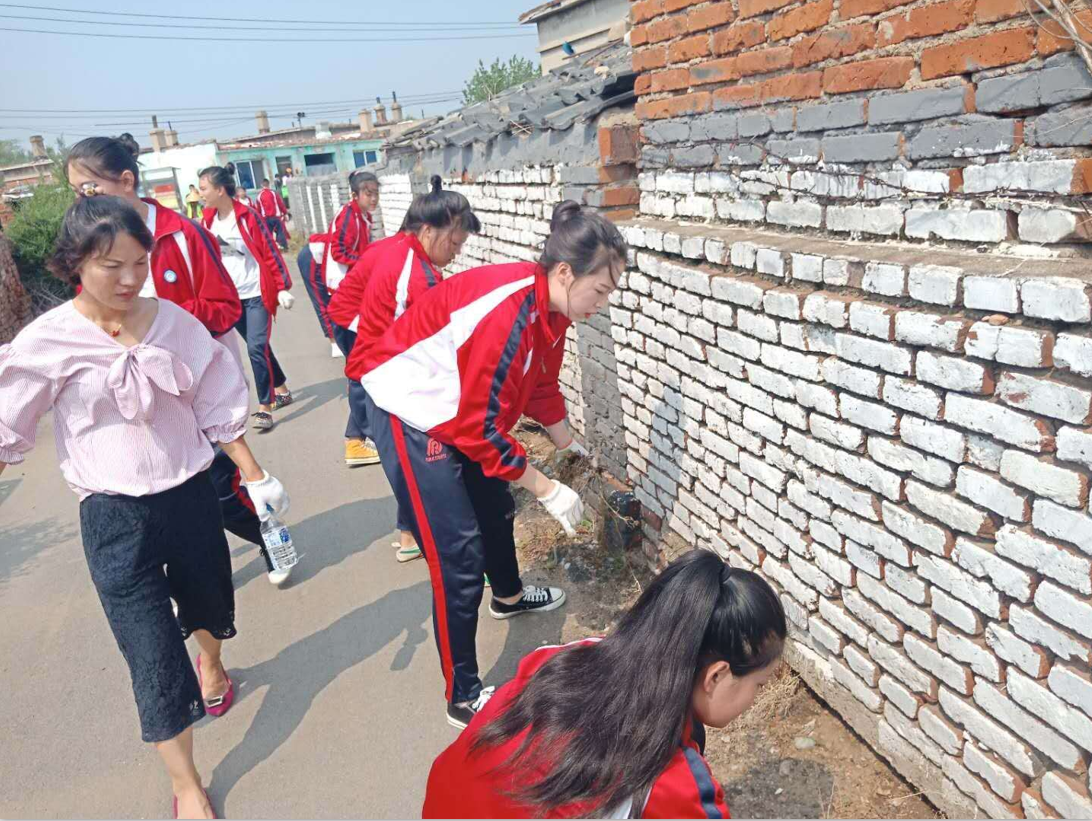 沈阳国际公关礼仪学校开展“保护环境，我们不做旁观者”主题公益活动