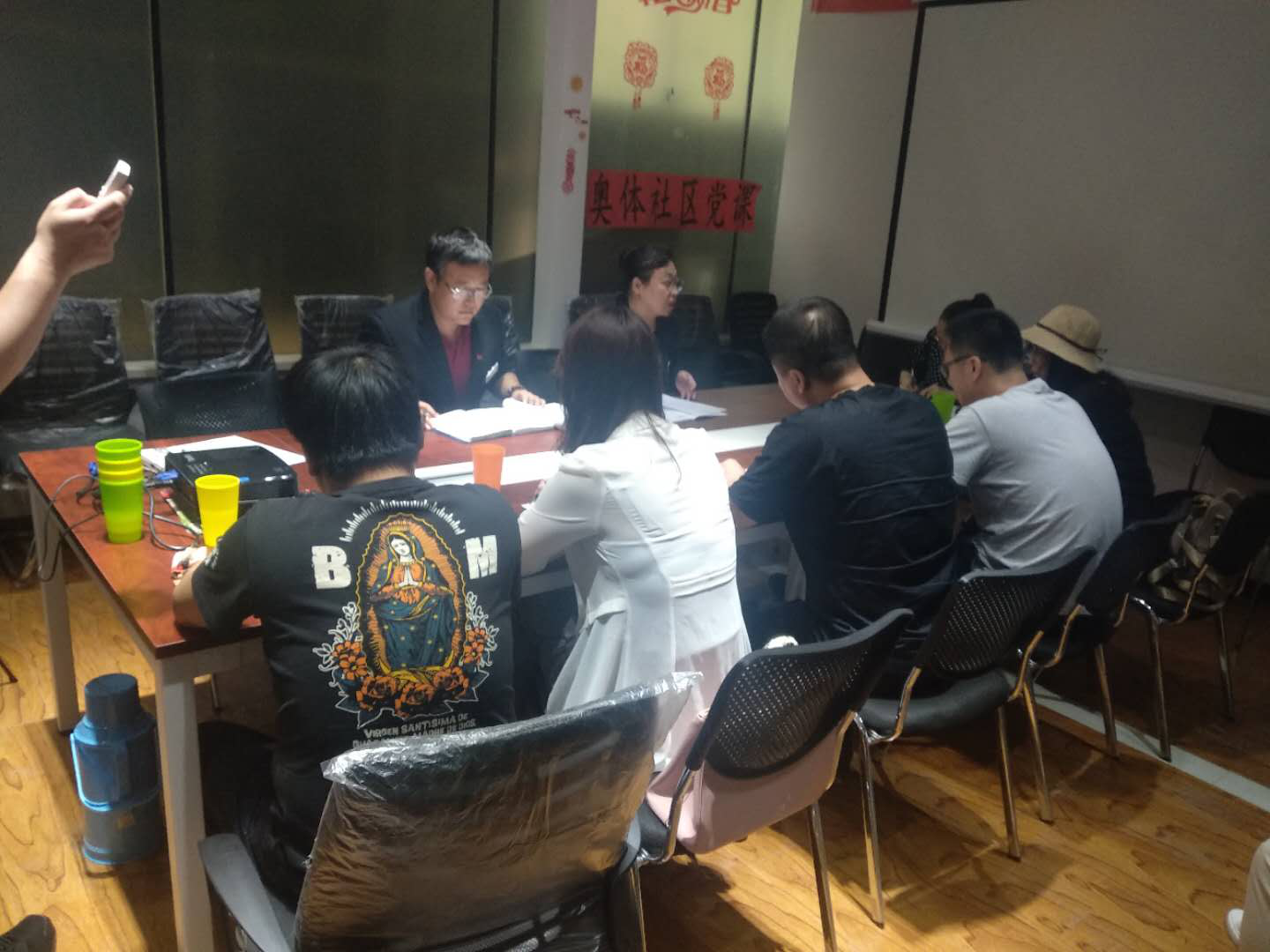 不忘初心 牢记使命——奥体社区开展党代表专题党课活动