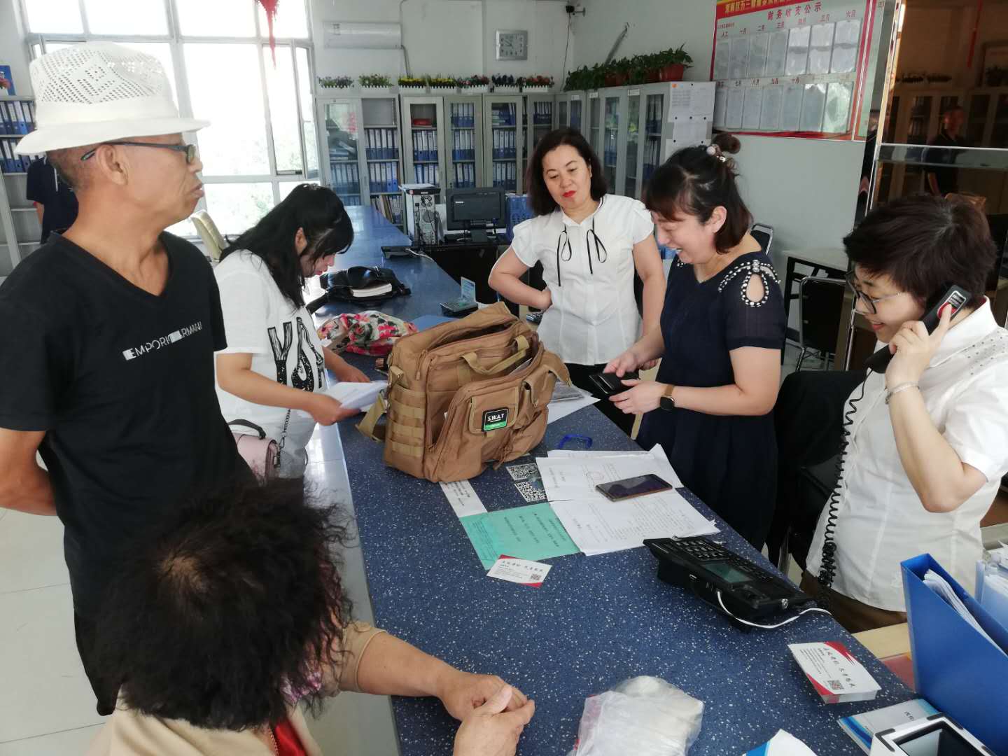 五三街道金水花城社区居民拾金不昧好人好事传递正能量