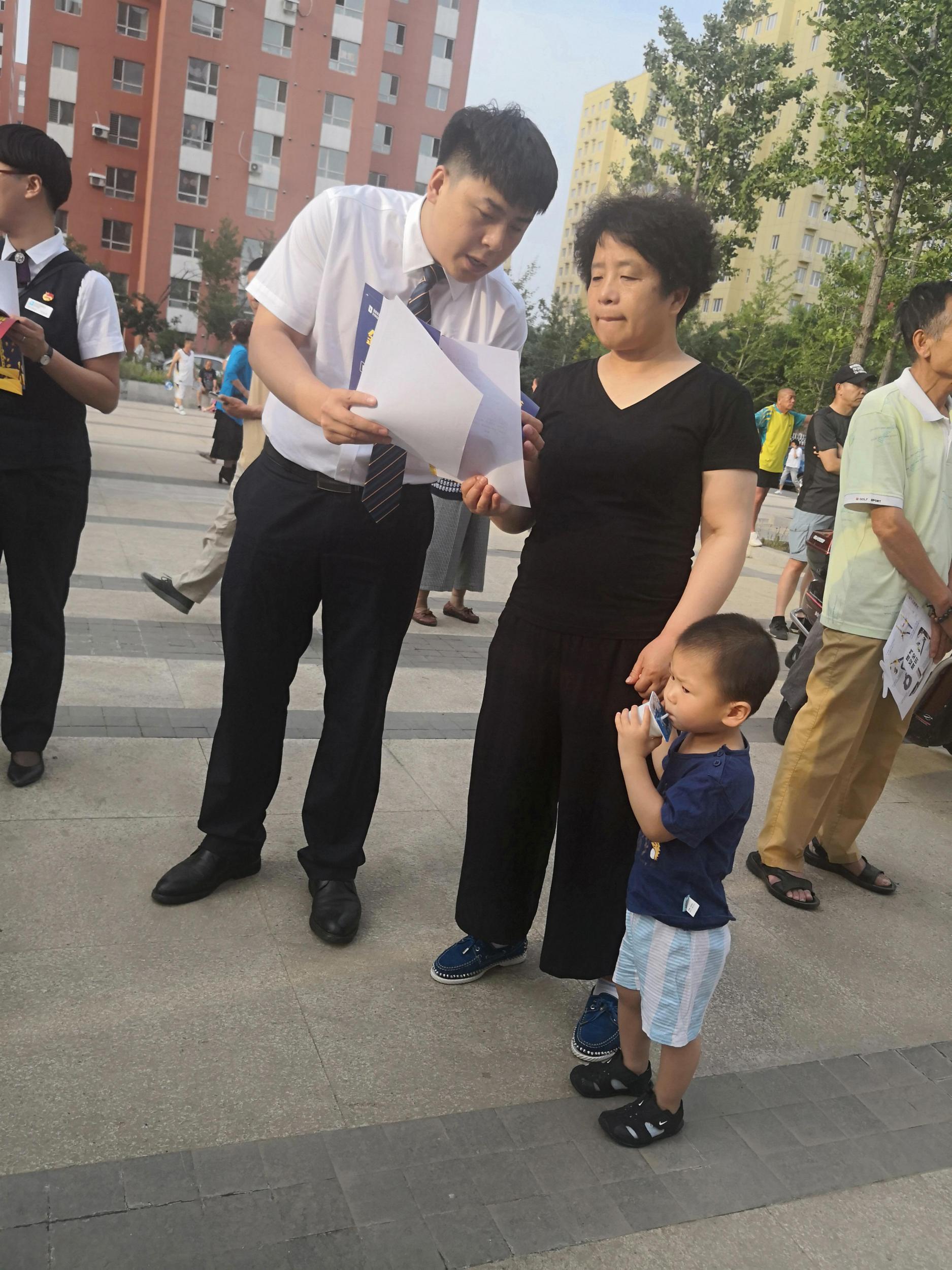 丽水新城社区团支部开展“安全生产青年当先”“安全生产月”主题宣传活动