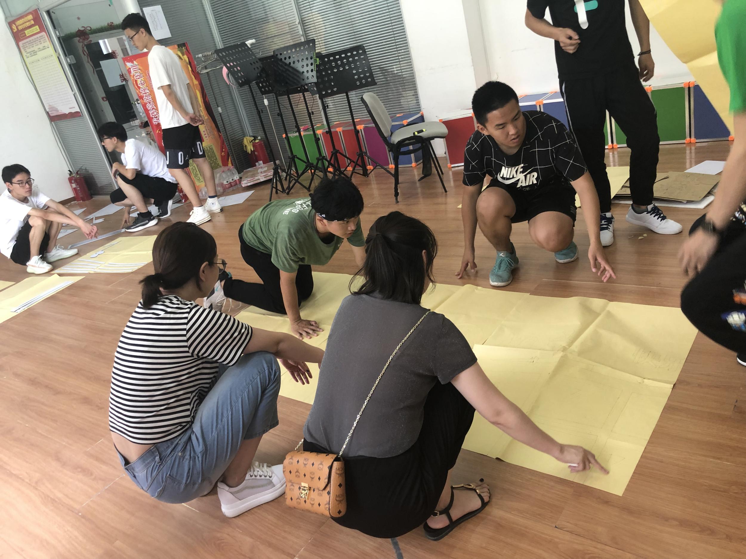 万科新榆社区团支部与沈阳城建学院第二批志愿服务团队开展“为七一献礼”装...