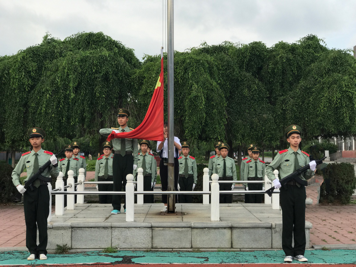 沈阳市第六十一中学开展“青春心向党 建功新时代”主题升旗仪式