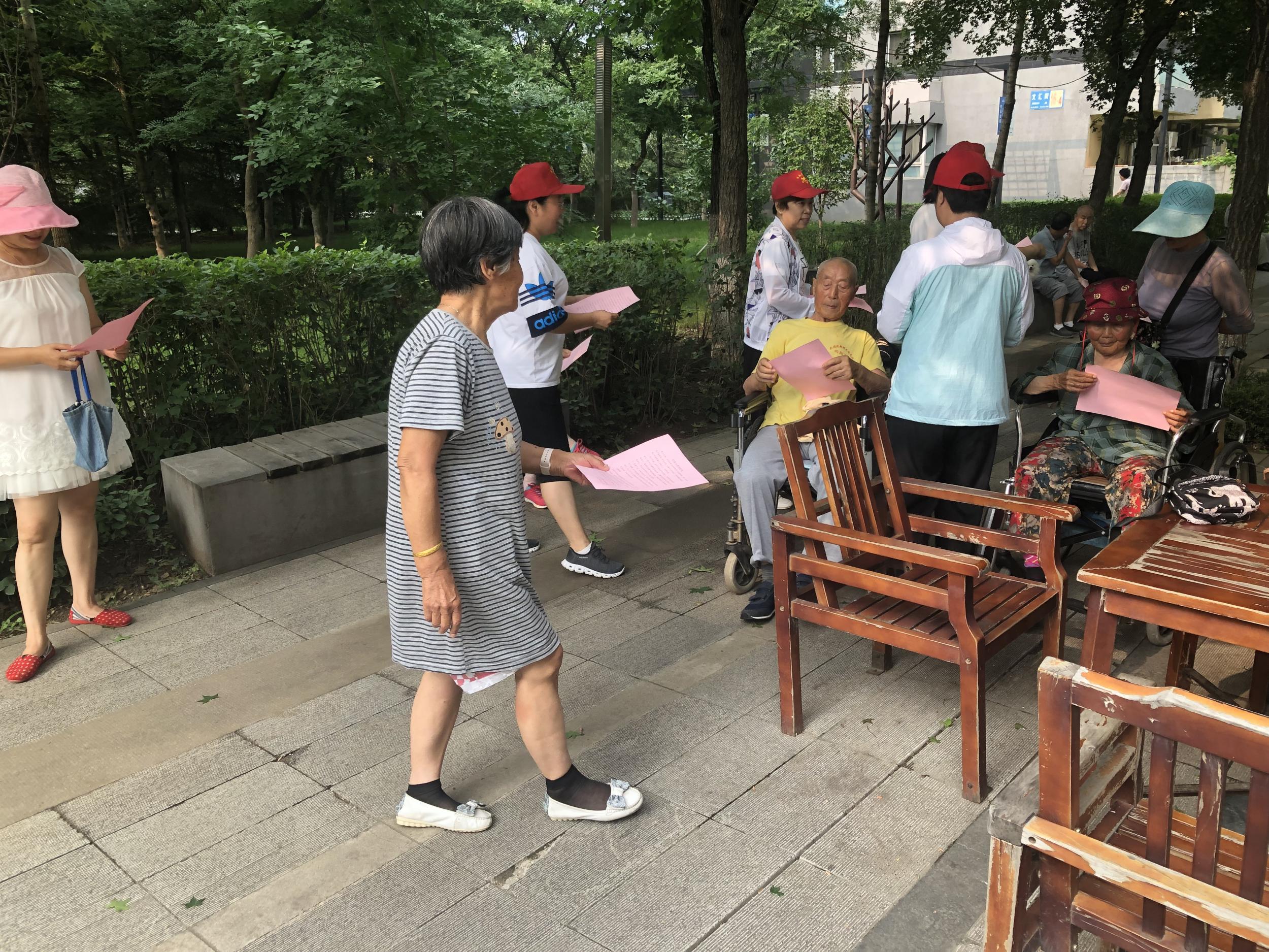 保护母亲河 共创文明城——五三街道万科新里程社区团支部开展环保志愿服务活动