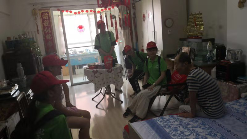 丽水新城社区团支部与东北大学第二批志愿服务团队开展关爱孤寡空巢老人活动