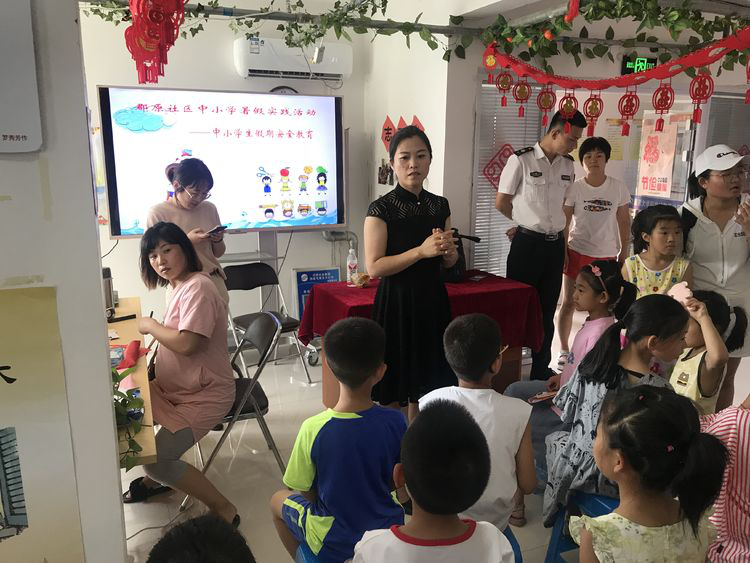 白塔街道郡原社区举行青少年消防安全讲堂