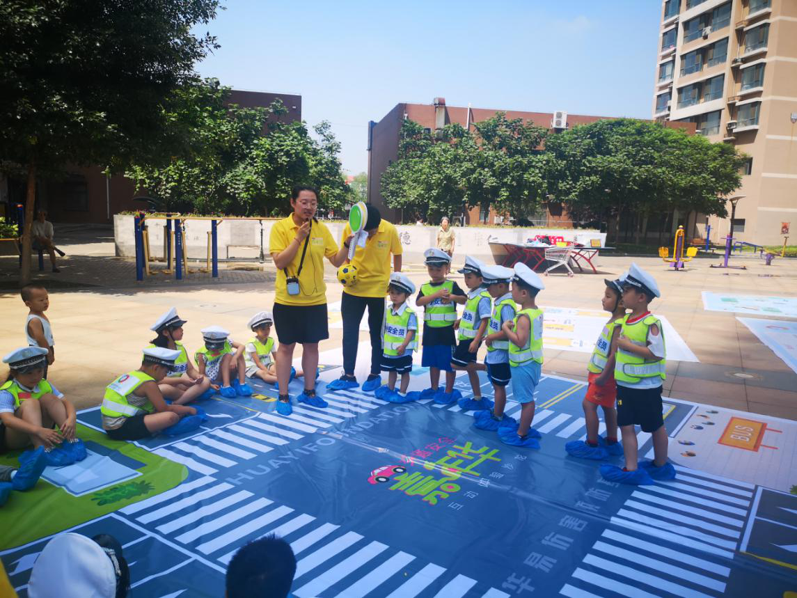 浑河堡社区团支部开展小朋友“交通安全嘉年华”互动体验活动
