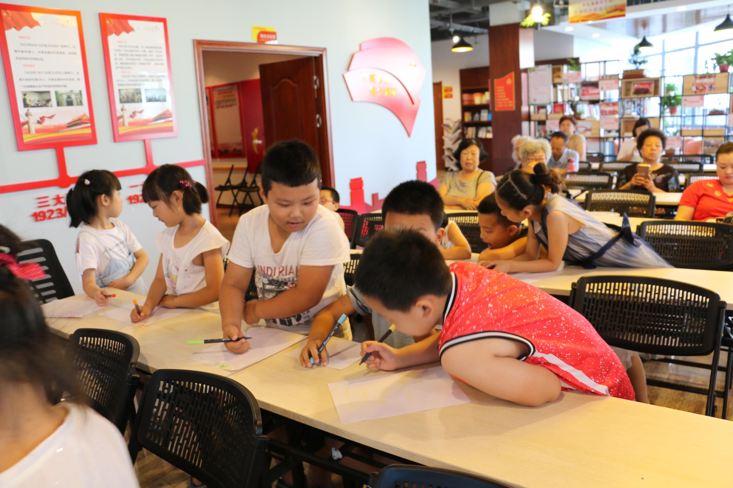 首创国际社区团支部开展《格列佛游记》翻转公益课堂活动