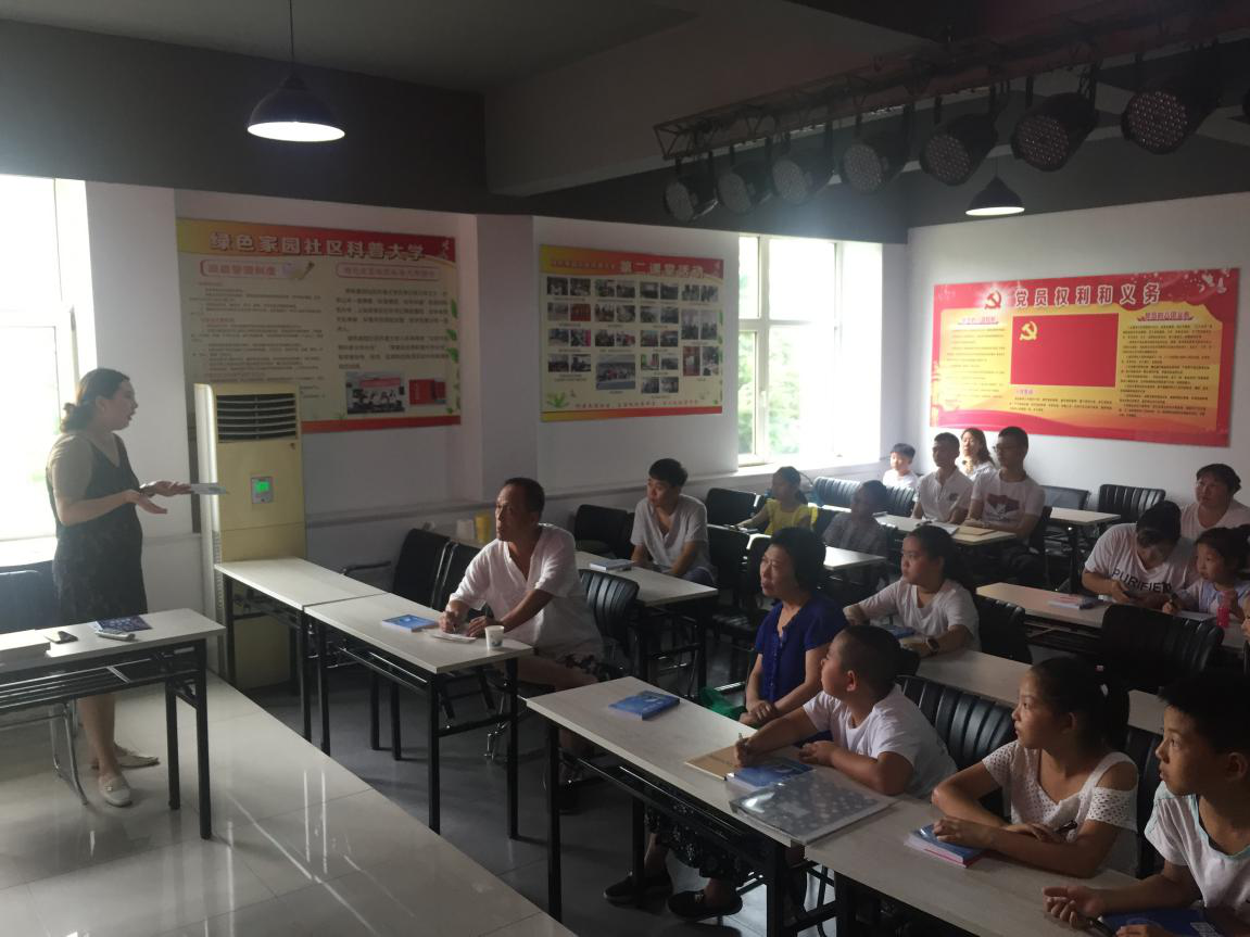 绿色家园社区团支部开展“垃圾分类从我做起”宣讲活动