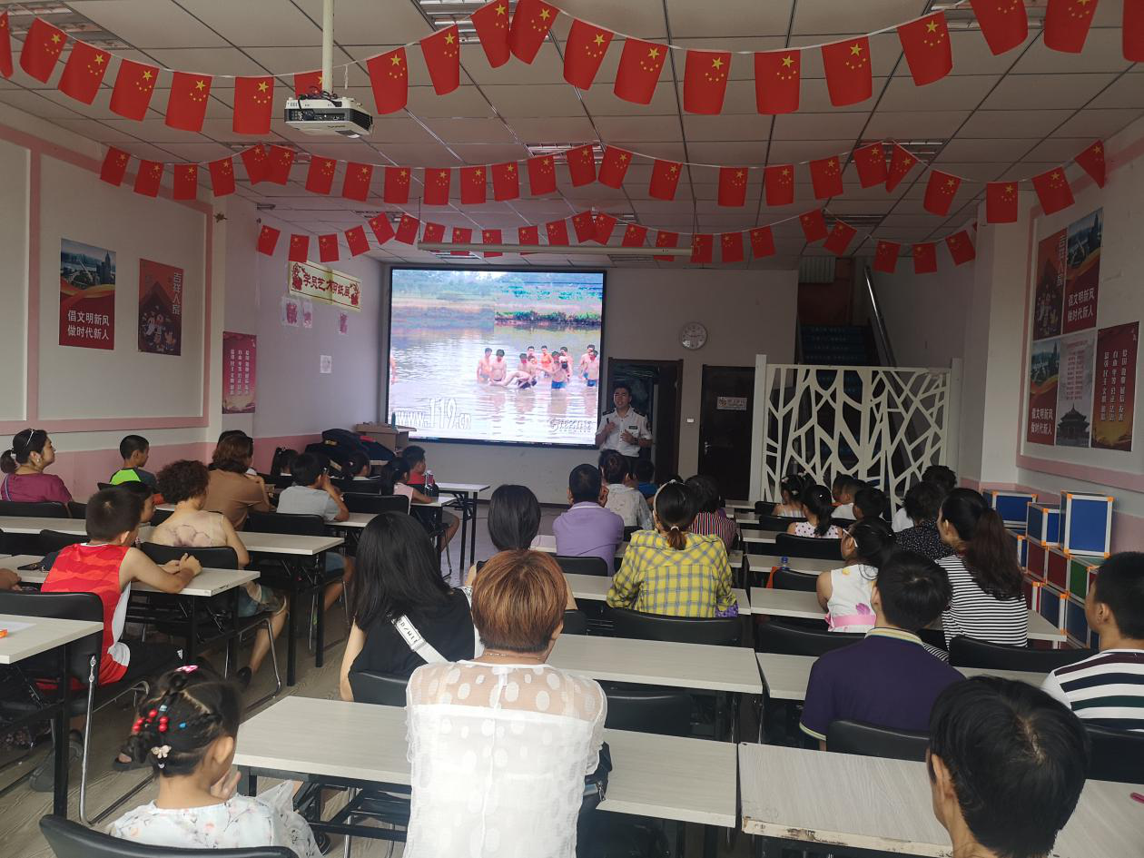 浑河堡社区团支部开展青少年假期安全小课堂活动