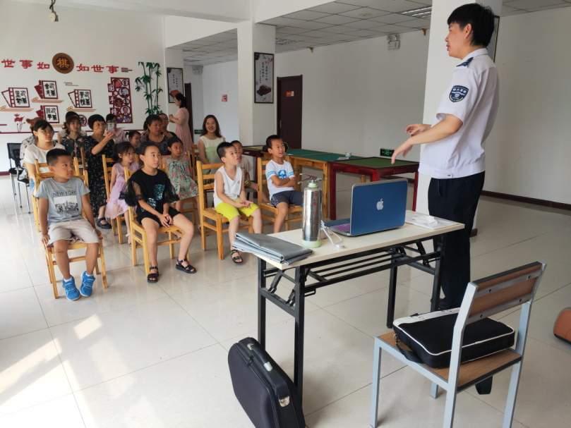 正大社区团支部开展“关注消防、珍爱生命”消防安全知识讲座