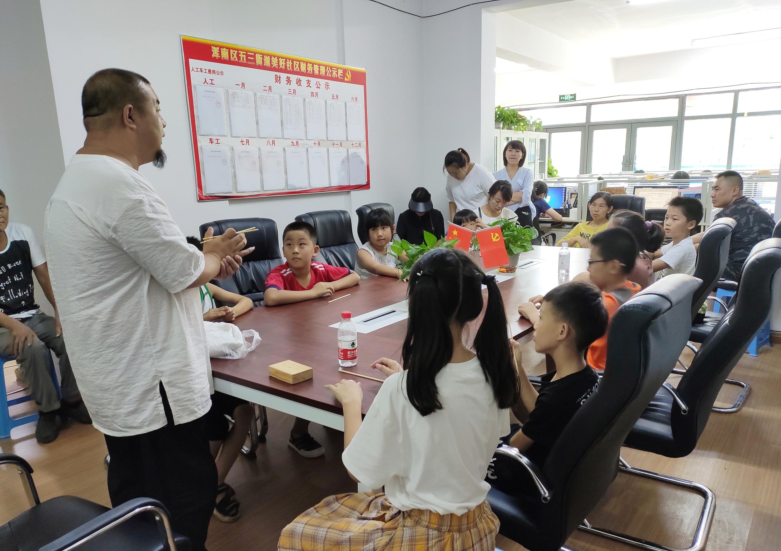 美好社区团支部开展“学校放假社区开学”之“传承非物质文化遗产巧手共度美...