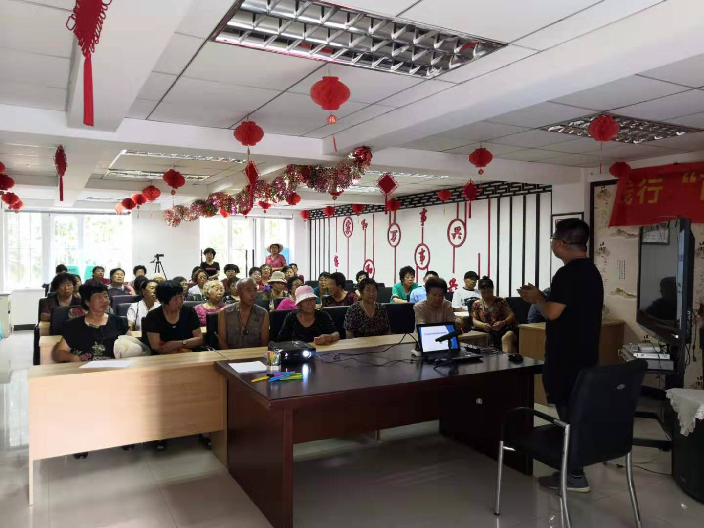 嘉华社区开展垃圾分类宣讲会